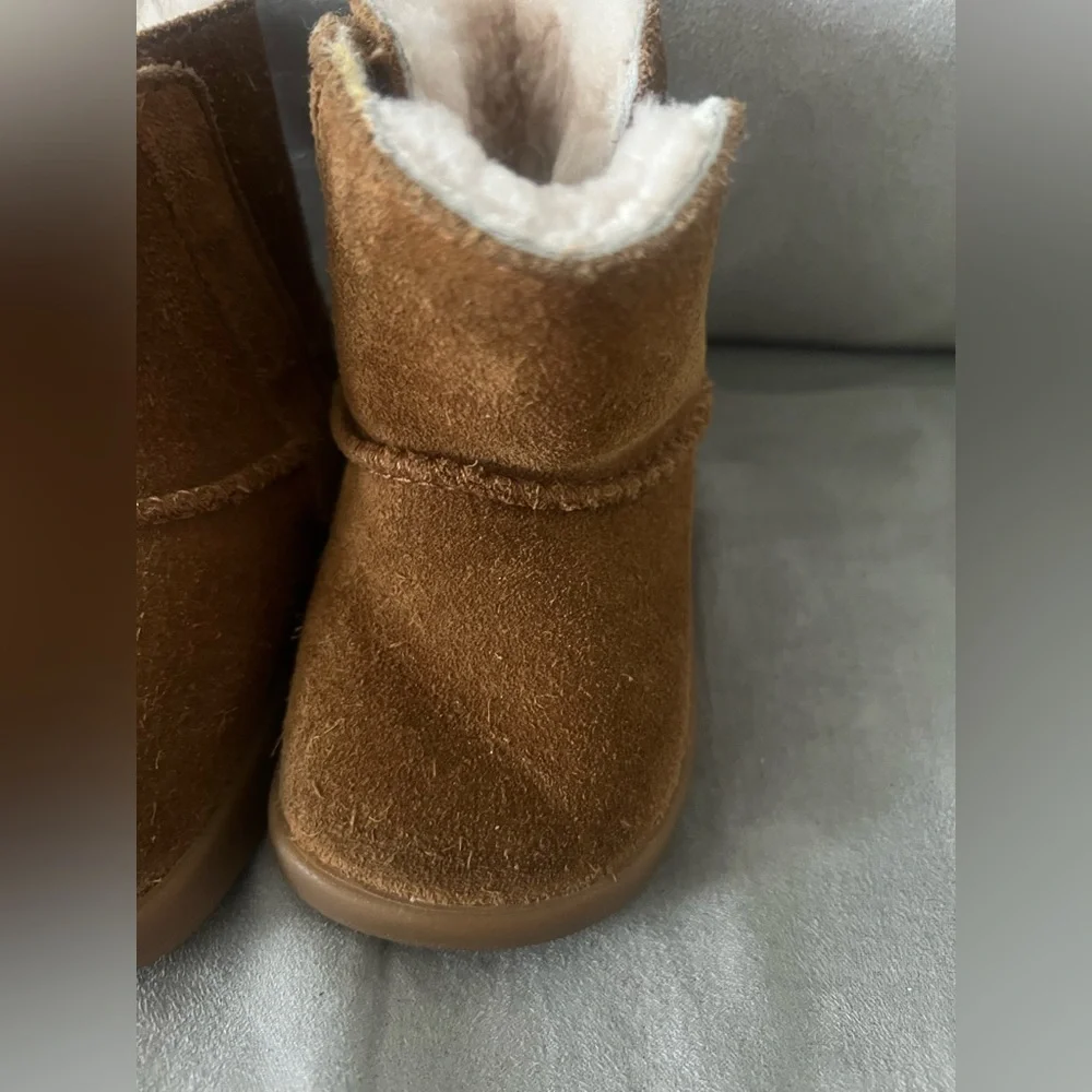 Ugg boots infant size 2/3